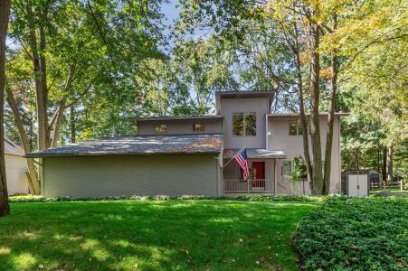 5705 Lantern, Midland, Michigan 48642, USA