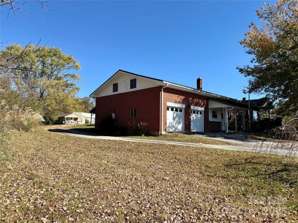 22 Madrid Lane, Hendersonville, North Carolina 28792