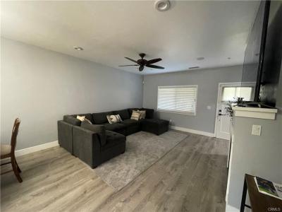 707 S Azusa Avenue Unit #B, Azusa, Califórnia 91702, Estados Unidos