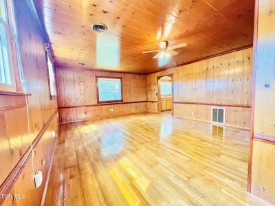 923 Muddy Creek Road, Piney Flats, Tennessee 37686