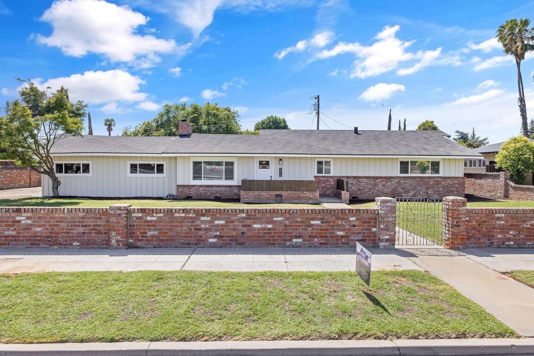 5075 N College Avenue, Fresno, California 93704