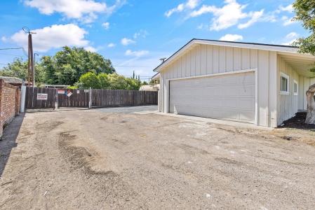 5075 N College Avenue, Fresno, California 93704