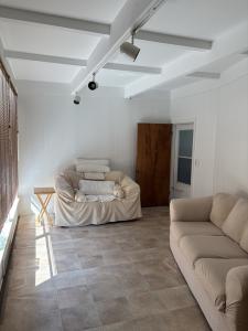 220 E State Street, Sycamore, Illinois 60178