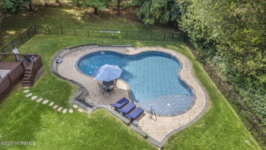 11 Goldsmith Drive, Holmdel, New Jersey 07733, USA