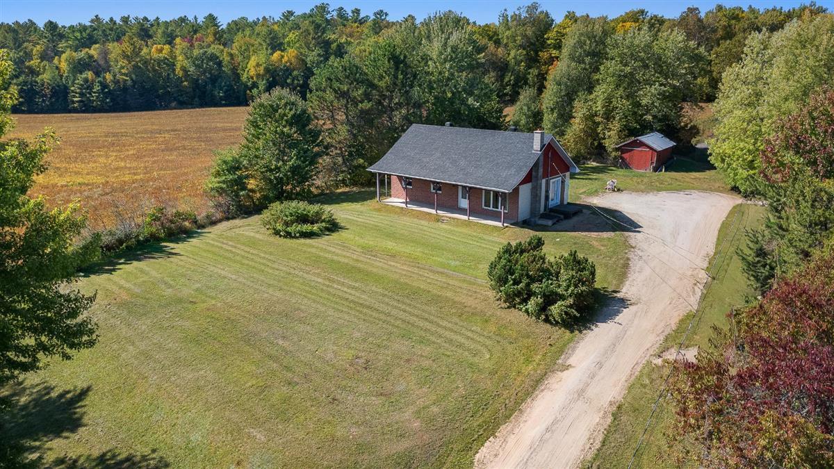 201 Ch. de la Rivière-Gatineau, Sainte-Thérèse-de-la-Gatineau, Quebec J0X 2X0, Canada