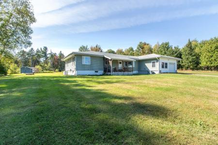 3041 Cross Road, Jay, Vermont 05859, USA