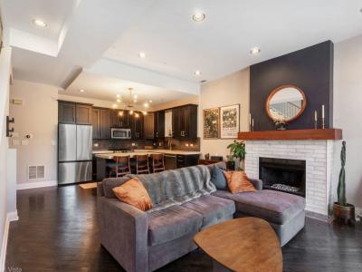 2527 W Chicago Avenue 2, Chicago, אילינוי 60622, ארצות הברית של אמריקה