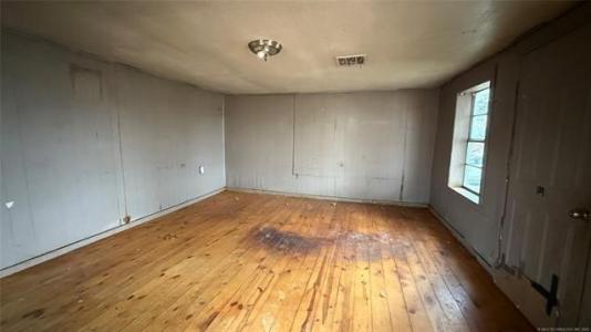 520 E 5th Street, Hulbert, Oklahoma 74441, USA