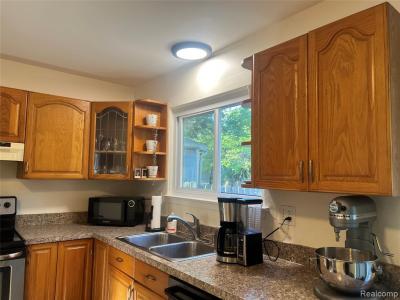 4335 Crestdale Ave, West Bloomfield Township, Michigan 48323, Estados Unidos