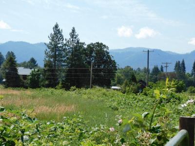 1701 White Schoolhouse Road, Cave Junction, Oregon 97523, États-Unis