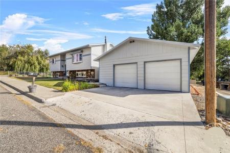 1106 W 12th Street, Laurel, 蒙大拿州 59044, 美国