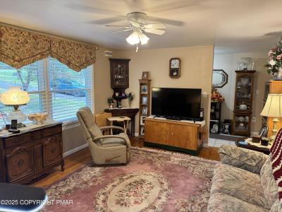 692 Watercrest Avenue, Effort, Pennsylvania 18330, Stati Uniti