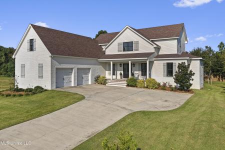 407 Goose Pointe Boulevard, Biloxi, Mississippi 39531, USA