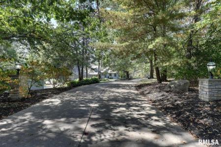 100 S QUAIL WALK Road, Macomb, Illinois 61455