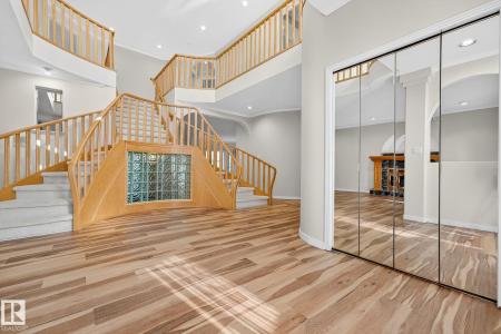 106 FARNELL CLOSE NW, Edmonton, Alberta T6R 2E4, Canada