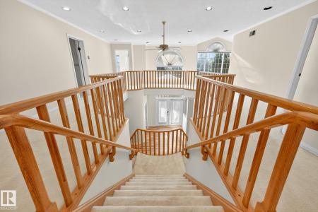 106 FARNELL CLOSE NW, Edmonton, Alberta T6R 2E4, Canada