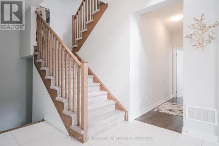 1076 THOMPSON DRIVE, Oshawa (kedron), 安大略省 L1L 0V5, 加拿大