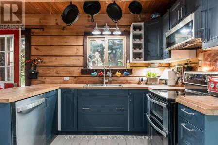 17502 HIGHWAY 118, Highlands East (monmouth), Ontario K0L 2Y0, Canadá