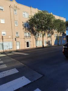 6451 N California Avenue N , 2, Chicago, Illinois 60645, USA