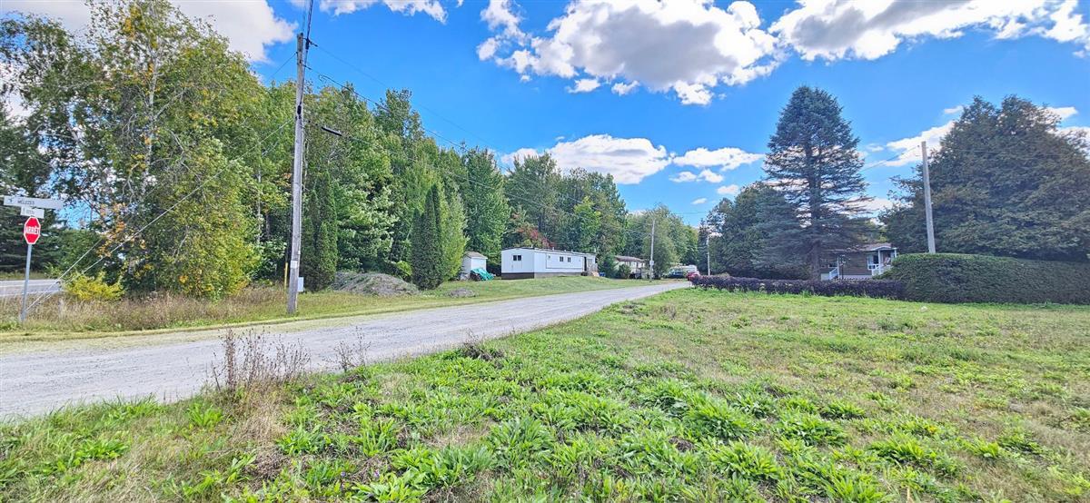 100  Rue des Mélèzes, Farnham, Quebec J2N 2P9, Kanada