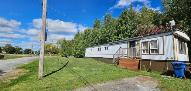 100  Rue des Mélèzes, Farnham, Quebec J2N 2P9, Kanada