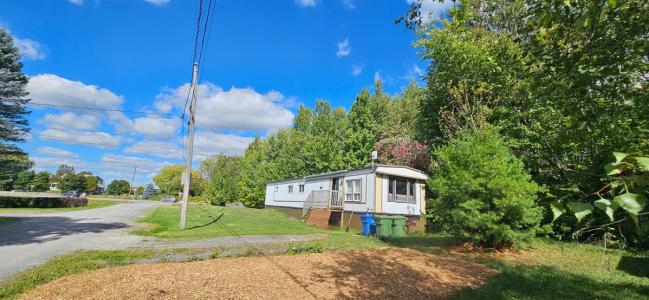 100  Rue des Mélèzes, Farnham, Quebec J2N 2P9, Kanada