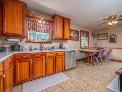 2451 Dog Trot Road, Frenchburg, Kentucky 40322, Estados Unidos