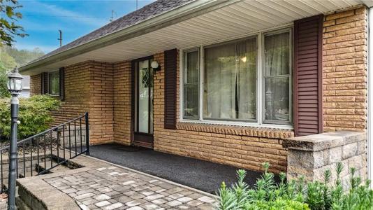 160 Poinciana St., Newport, Ohio 45768