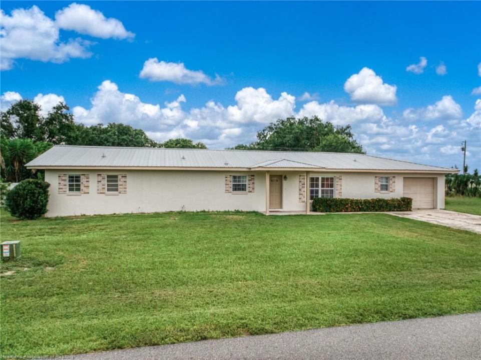 1708 Elf Drive, Sebring, Florida 33875, USA