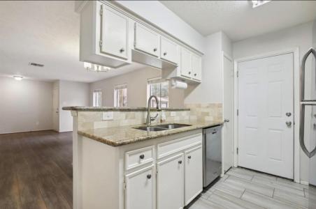 24 E Bigelow Oak Court, The Woodlands, Texas 77381