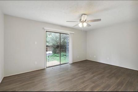 24 E Bigelow Oak Court, The Woodlands, Texas 77381