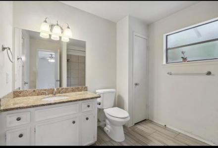 24 E Bigelow Oak Court, The Woodlands, Texas 77381