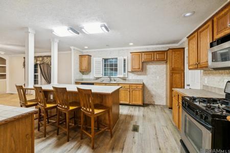 1210 E La Hwy 30, Gonzales, Louisiana 70737