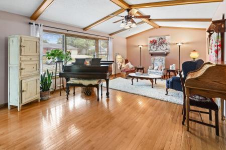 1326 E 7th Street, Pella, Iowa 50219