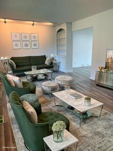 1445 Nottingham Lane, Hoffman Estates, Illinois 60169, USA