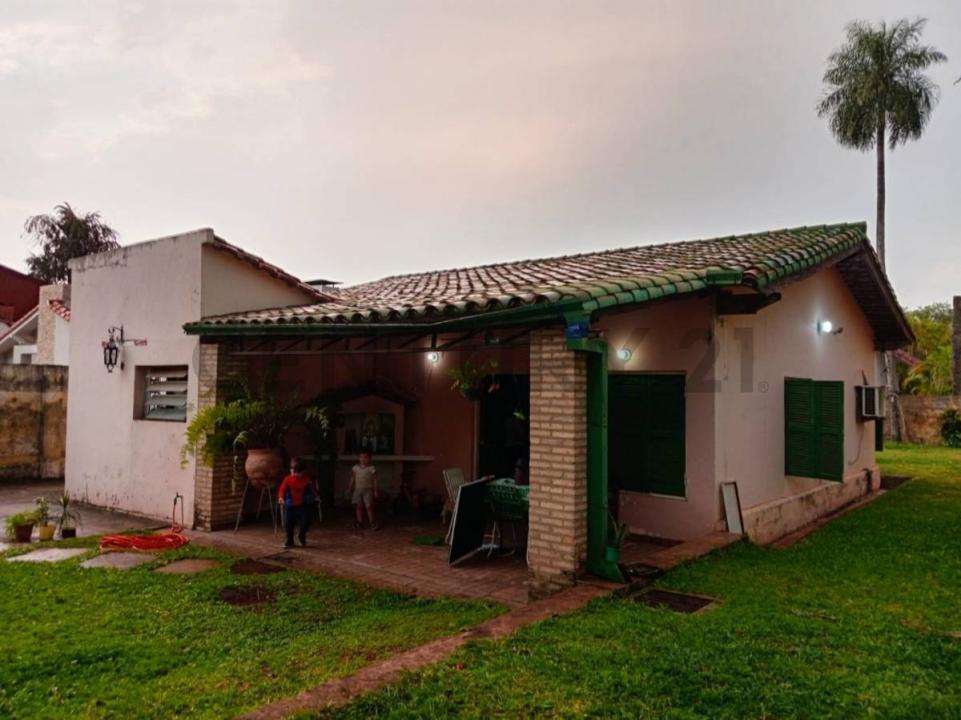 Itaipu c/ Rio Paraguay, Grupo Habitacional Aeropuerto 228, Ytay, Asunción 00001, Paraguay