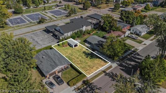 317 Cable Avenue, South Haven, Michigan 49090, USA