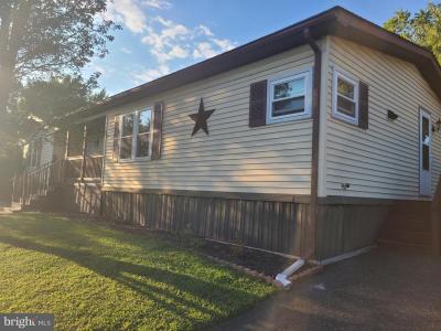 902 Lakeview Dr #, Green Lane, Pennsylvania 18054, USA