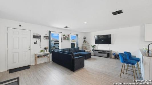 12907 Chinali Springs, St Hedwig, Texas 78152