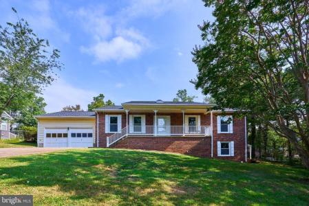 8332 Hilltop Avenue, Vienna, Virginia 22182, USA