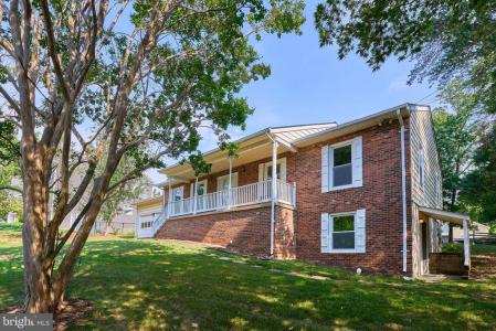 8332 Hilltop Avenue, Vienna, Virginia 22182, Stati Uniti