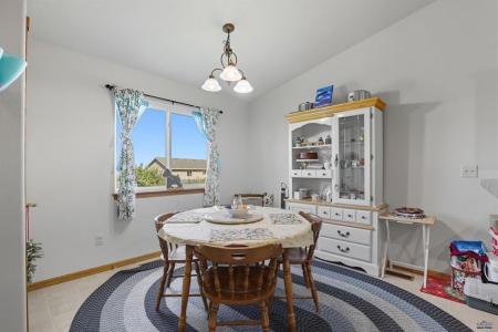 304 Freude Lane, Box Elder, 사우스 다코타 57719, 미국