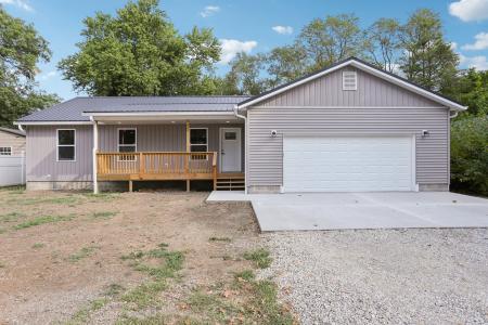 609 E North Street, Staunton, Illinois 62088, USA