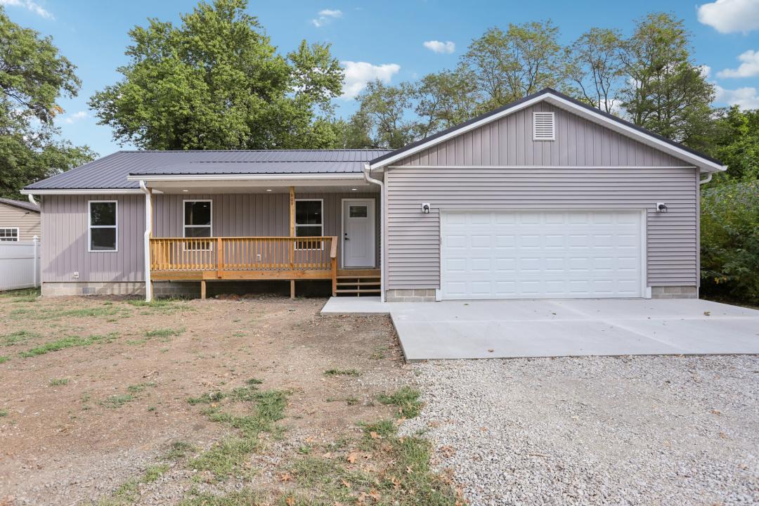 609 E North Street, Staunton, Illinois 62088