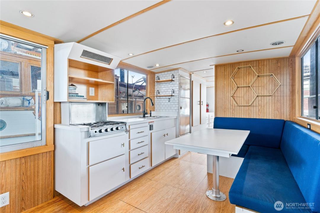 2401 N Northlake Way , C22, Seattle, Washington 98103