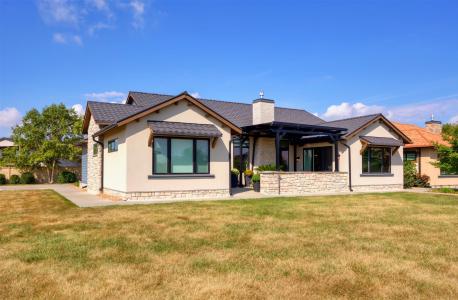 10232 Bella Strada Lane, Johnston, Iowa 50131, USA