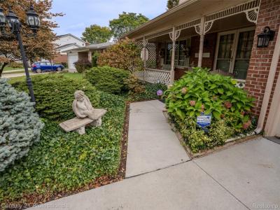 35604 Alta Vista Drive, SterlingHeights, Michigan 48312, USA