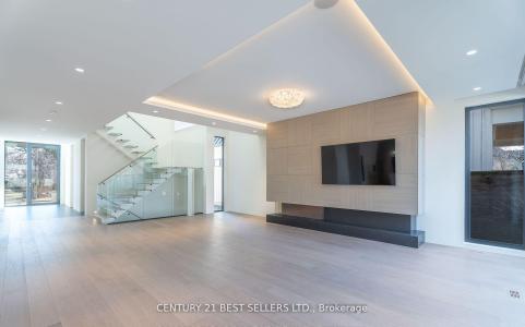 119 CUMBERLAND DRIVE, Mississauga, Ontario L5G 3N3, Canada