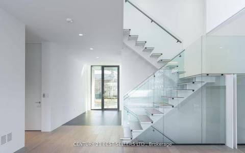 119 CUMBERLAND DRIVE, Mississauga, Ontario L5G 3N3, Canada