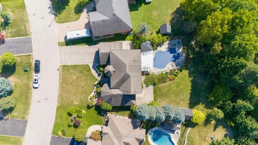 15 ROYAL YORK COURT, Brant, オンタリオ N0E 1N0, カナダ